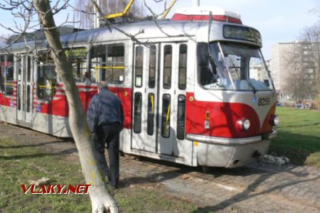 25.3.2017, Praha 6 Královka: částečně nízkopodlažní T3R.PLF č. 8255 © Luděk Šimek