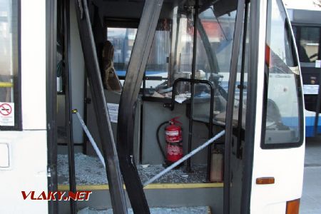 29.12.2016 - Szentgotthárd: vykradéný autobus Raba Contact před nádražím © Dominik Havel