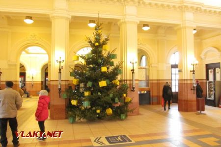 29.12.2016 - Szombathely: ani zde nechybí typizovaný vánoční stromek © Dominik Havel