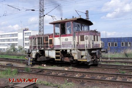 30.04.2005 - České Budějovice: lokomotiva 704.015-7 při posunu © PhDr. Zbyněk Zlinský