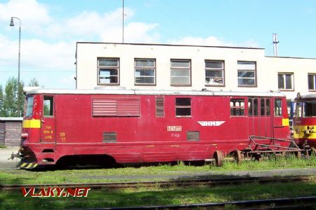 28.08.2004 - Jindřichův Hradec: T 47.006/705.906-6 odstavená u depa © PhDr. Zbyněk Zlinský