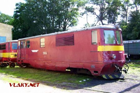 28.08.2004 - Jindřichův Hradec: T 47.006/705.906-6 odstavená u depa © PhDr. Zbyněk Zlinský