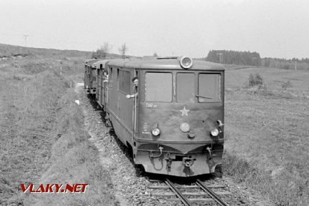 27.05.1980 - před vjezdem do Jindřichova Hradce: TU 47.011 v čele Mn 88351 z Obrataně © Zdeněk Picka; zdroj: www.prototypy.cz