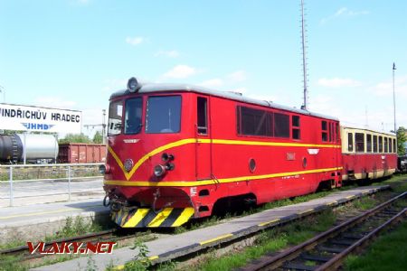 28.08.2004 - Jindřichův Hradec: T 47.011/705.911-3 v čele Os 225 z Kamenice nad Lipou po příjezdu © PhDr. Zbyněk Zlinský