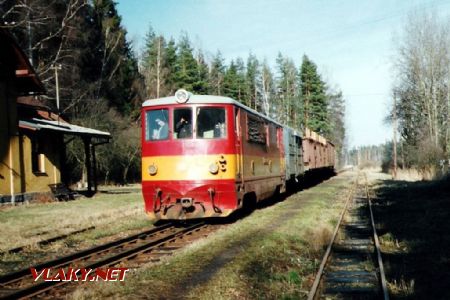 03.03.1995 - Lovětín: 705.912-4 v čele Mn s přepravou cestujících © Ladislav Fric; zdroj: www.prototypy.cz