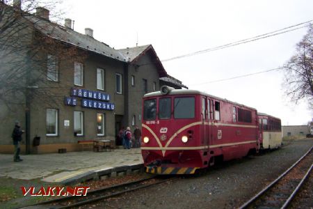 13.11.2004 - Třemešná ve Slezsku: 705.916-5 + 005.915-4 jako Os 20606 z Osoblahy © PhDr. Zbyněk Zlinský