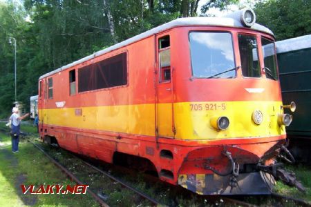 28.08.2004 - Jindřichův Hradec: T 47.021/705.921-5 při posunu © PhDr. Zbyněk Zlinský