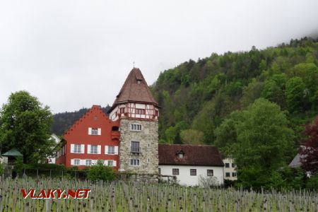 Vaduz, Červený dům ve čtvrti Mitteldorf © Jiří Mazal, 7.5.2017