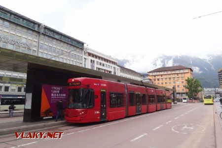 Innsbruck Hbf., tramvaj typu  Bombardier Flexity Outlook Cityrunner na lince STB © Jiří Mazal, 7.5.2017