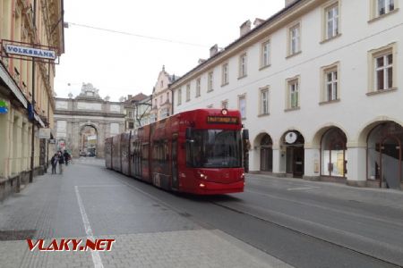 Innsbruck, tramvaj typu Bombardier Flexity Outlook Cityrunner na ulici Maria-Theresien-Strasse © Jiří Mazal, 7.5.2017