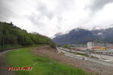Stubaitalbahn po výjezdu z Innsbrucku © Jiří Mazal, 7.5.2017
