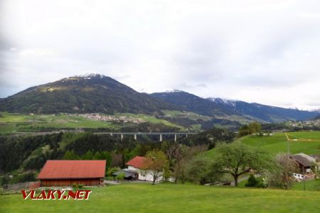 Pohled do údolí na Brennerskou dálnici © Jiří Mazal, 7.5.2017