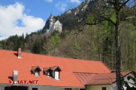 2.5.2017 - Neuschwanstein: odtiaľto sme už išli po zakúpení lístkov pešo © Juraj Földes