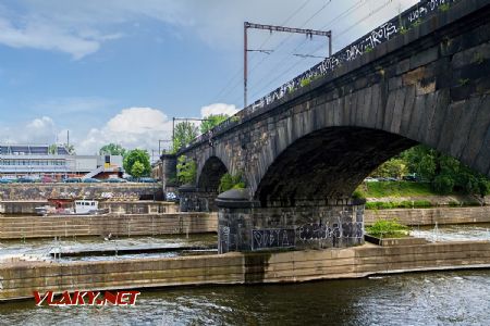 15.05.2017 - Praha-Karlín: Negrelliho viadukt, plavební kanál a slalomová dráha na Vltavě © Jiří Řechka