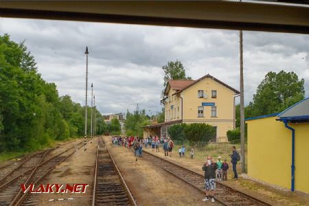 17.6.2017 - Týn nad Vltavou: příjezd do stanice © Jiří Řechka