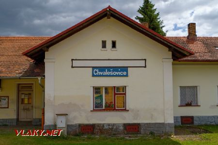 17.6.2017 - Chvalešovice: výpravní budova © Jiří Řechka