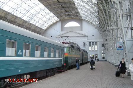 11.06.2006 - Moskva: Kyjevské nádraží: lokomotiva ČS-7 ze Škody Plzeň v čele vlaku © Tomino