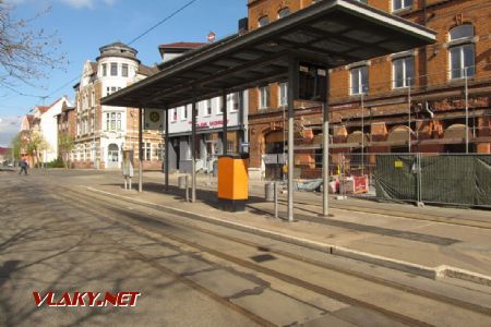 14.4.2017 - Nordhausen: nástupiště pro tramvaje a HSB umožňuje přestup hrana-hrana © Dominik Havel