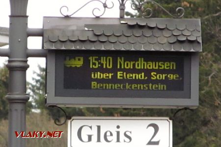 14.4.2017 - Drei Annen Hohne: informanční systém, protisměrný vlak do Nordhausenu přes ''Bídu'' a ''Starost'' © Dominik Havel
