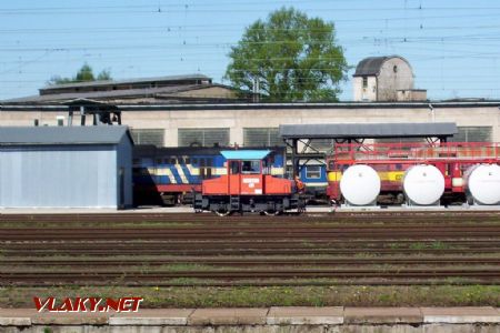 05.05.2003 - Hradec Králové hl.n.: malá posunovací lokomotiva 799.006-2 v depu © PhDr. Zbyněk Zlinský