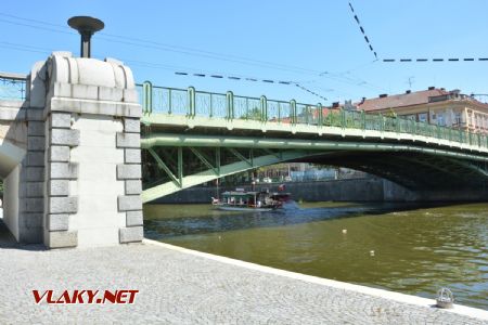 5.8.2017 - Hradec Králové: Parník pod Pražským mostom © Ondrej Krajňák