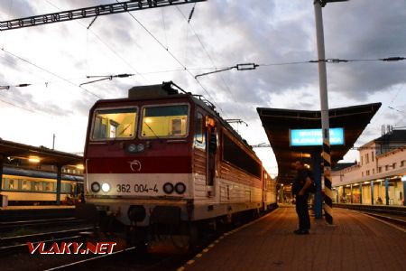 19.8.2017 - Bratislava hl. stanica: R 800 Poľana, 362 004-4 na čele vlaku končí © Ondrej Krajňák