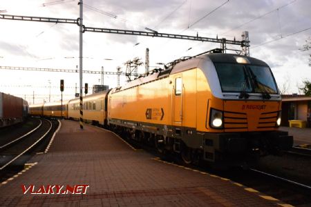 19.8.2017 - Bratislava hl. stanica: 193 004-4 na čele RJ 1032 © Ondrej Krajňák