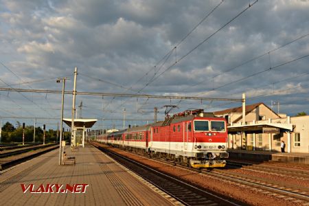 19.8.2017 - Bratislava-Rača: REX 1721 Bojnice s 361 102-7 na čele © Ondrej Krajňák