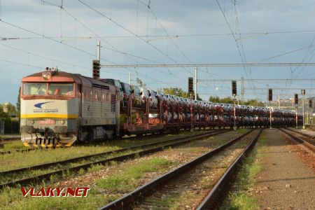 19.8.2017 - Bratislava-Rača: 751 127-2 ťahá vozne naložené autami © Ondrej Krajňák