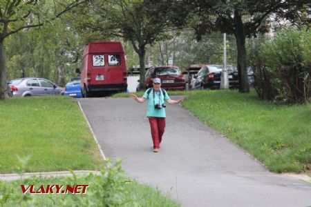 26.08.2017 - Hradec Králové, Moravské Předm.: Karel přichází od autobusu © PhDr. Zbyněk Zlinský