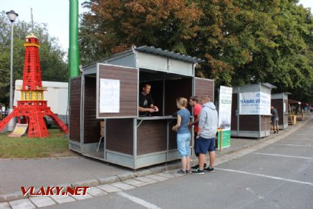 26.08.2017 - Hradec Králové, Smetanovo nábř.: v recepci si coby mediální partneři vyzvedneme volné vstupenky © PhDr. Zbyněk Zlinský