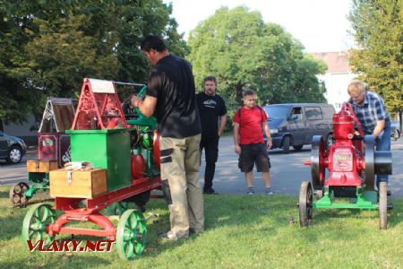 26.08.2017 - Hradec Králové, Smetanovo nábř.: přípravy v sekci stabilních motorů © PhDr. Zbyněk Zlinský