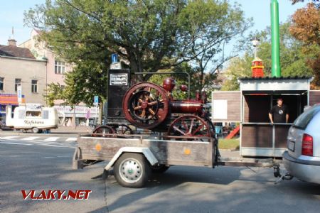 26.08.2017 - Hradec Králové, Smetanovo nábř.: přijíždí další exponát © PhDr. Zbyněk Zlinský