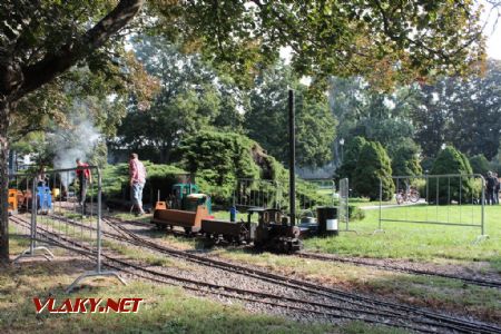 26.08.2017 - Hradec Králové, Smetanovo nábř.: aby nám to lépe táhlo © PhDr. Zbyněk Zlinský