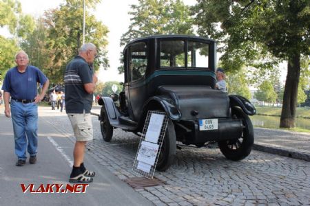 26.08.2017 - Hradec Králové, Smetanovo nábř.: parní automobil Woods-Stanley ... © PhDr. Zbyněk Zlinský