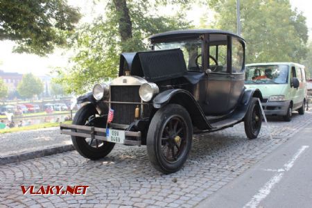 26.08.2017 - Hradec Králové, Smetanovo nábř.: parní stroj automobilu Woods-Stanley je vytápěn petrolejem © PhDr. Zbyněk Zlinský