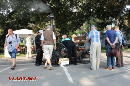 26.08.2017 - Hradec Králové, Smetanovo nábř.: replika parního automobilu Baffrey se chystá k jízdě © PhDr. Zbyněk Zlinský