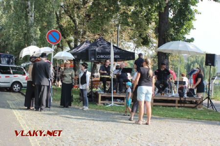 26.08.2017 - Hradec Králové, Smetanovo nábř.: přípravy malé slavnosti © PhDr. Zbyněk Zlinský