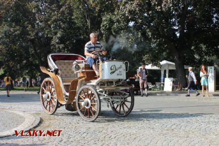 26.08.2017 - Hradec Králové, Smetanovo nábř.: Antonín Pavelka prohání svůj elektromobil © PhDr. Zbyněk Zlinský