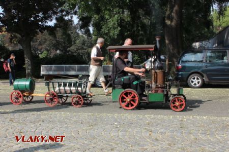 26.08.2017 - Hradec Králové, Smetanovo nábř.: do pohybu se dal také ''agrární vláček'' © PhDr. Zbyněk Zlinský