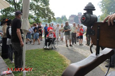 26.08.2017 - Hradec Králové, Smetanovo nábř.: autor mezi účastníky slavnostního zahájení © Karel Furiš