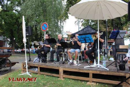 26.08.2017 - Hradec Králové, Smetanovo nábř.: ... a ''Zelená sedma'' začíná svou produkci © PhDr. Zbyněk Zlinský