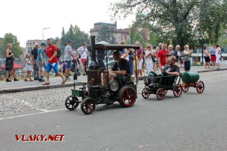 26.08.2017 - Hradec Králové, Smetanovo nábř.: ''agrární vláček'' na cestách © PhDr. Zbyněk Zlinský