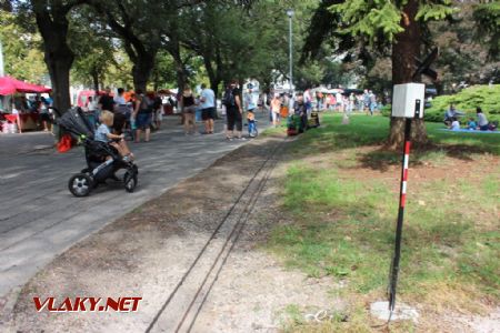 26.08.2017 - Hradec Králové, Smetanovo nábř.: pohled z přejezdu © PhDr. Zbyněk Zlinský