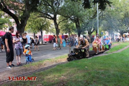 26.08.2017 - Hradec Králové, Smetanovo nábř.: dopravní kolaps © PhDr. Zbyněk Zlinský