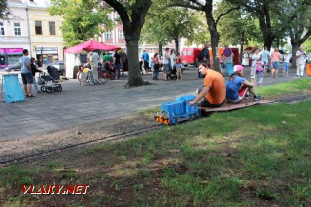 26.08.2017 - Hradec Králové, Smetanovo nábř.: ''prasátko'' je malé, ale šikovné © PhDr. Zbyněk Zlinský