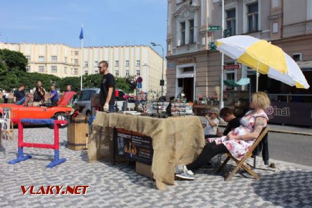 26.08.2017 - Hradec Králové, Masarykovo nám.: stánek uměleckého kováře s případným příjmením Hnát © PhDr. Zbyněk Zlinský