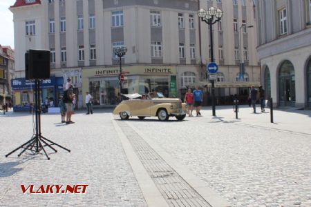 26.08.2017 - Hradec Králové, Masarykovo nám.: kabriolet Opel © PhDr. Zbyněk Zlinský