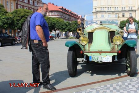 26.08.2017 - Hradec Králové, Masarykovo nám.: kabriolet Renault © PhDr. Zbyněk Zlinský