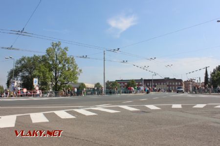 26.08.2017 - Hradec Králové, Tylovo nábř.: živo je zato na Tyršově mostě © PhDr. Zbyněk Zlinský